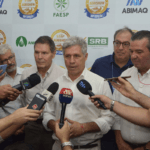 Paulo Teixeira ironiza a presença de pré-candidatos da oposição na Agrishow