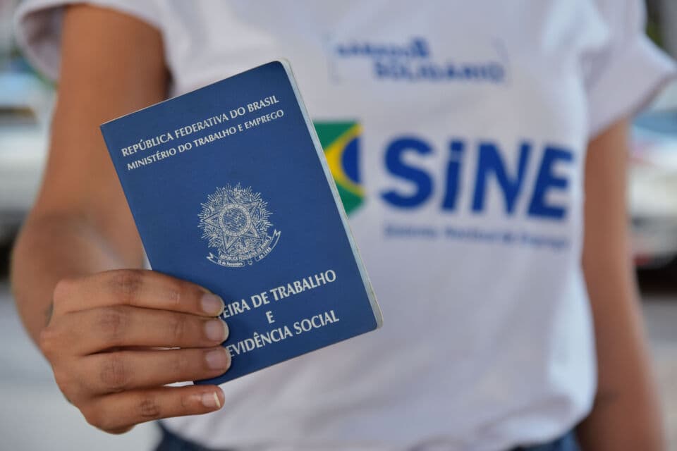Procurando emprego? Sine MT tem mais de 2,5 mil vagas de trabalho; Veja como se inscrever!