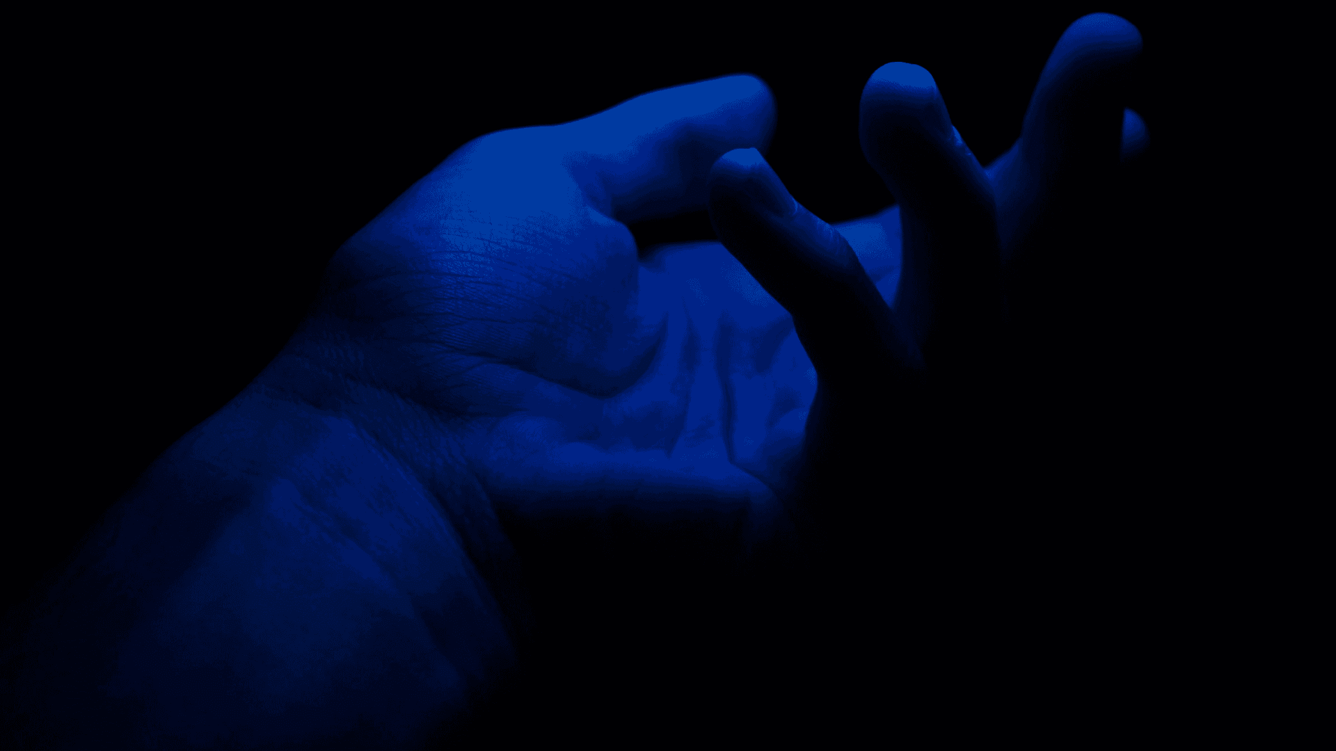 Conheça a Argiria, a doença que deixa a pele azul