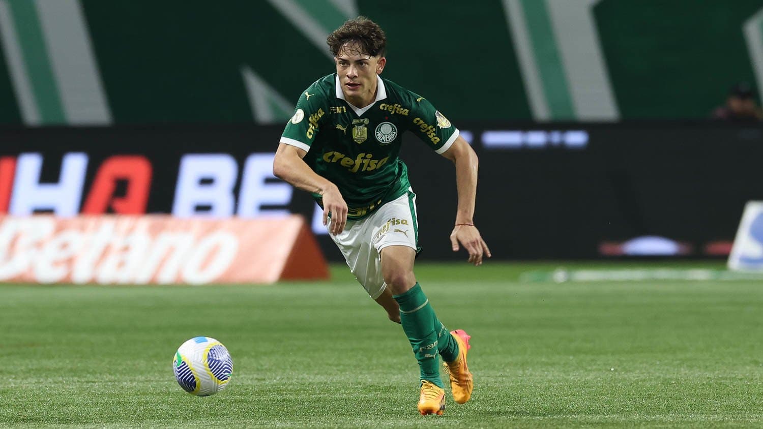 Giay se firma e vive melhor sequência desde chegada ao Palmeiras