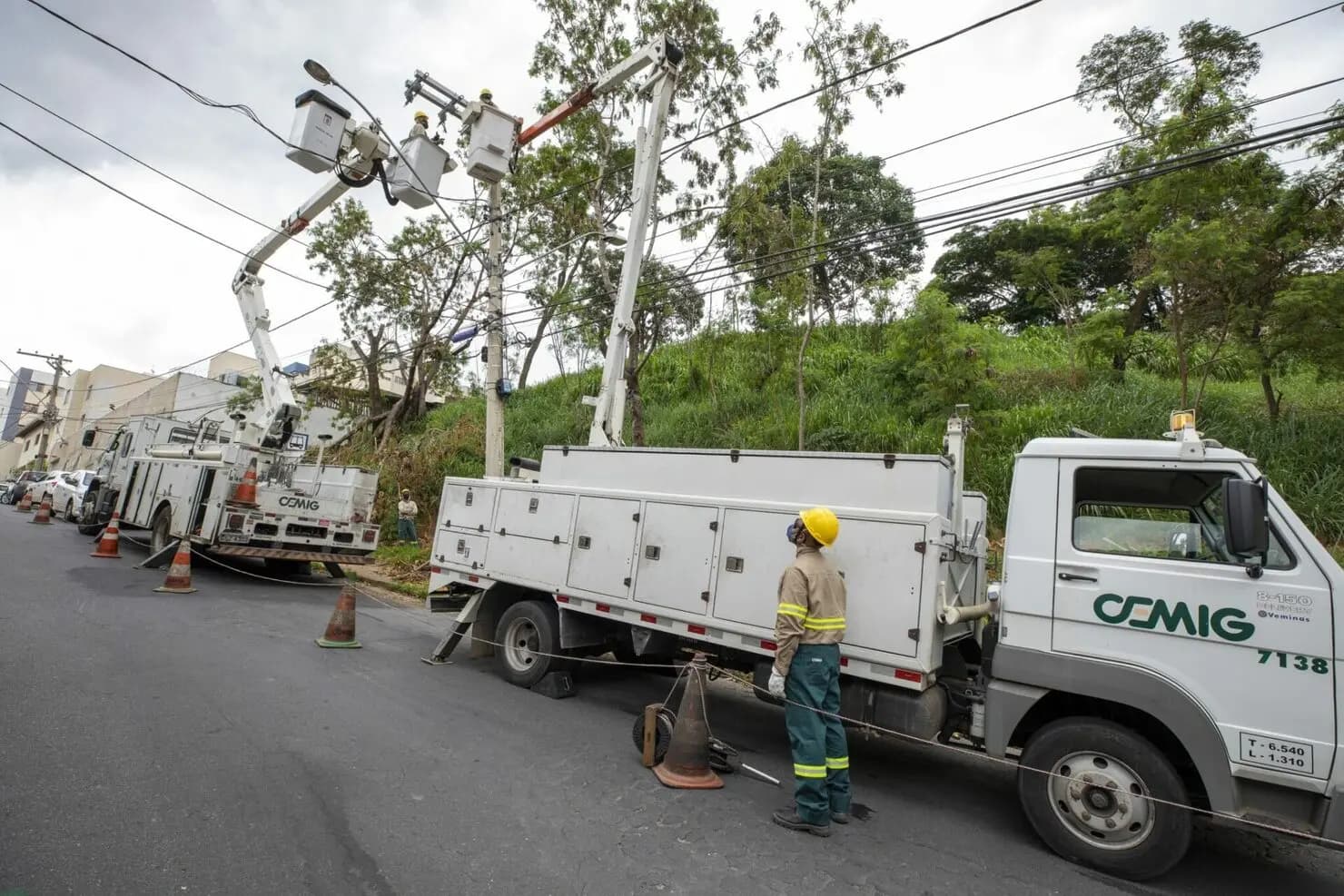 CEMIG abre concurso para eletricista e salários de até R$ 4,3 mil