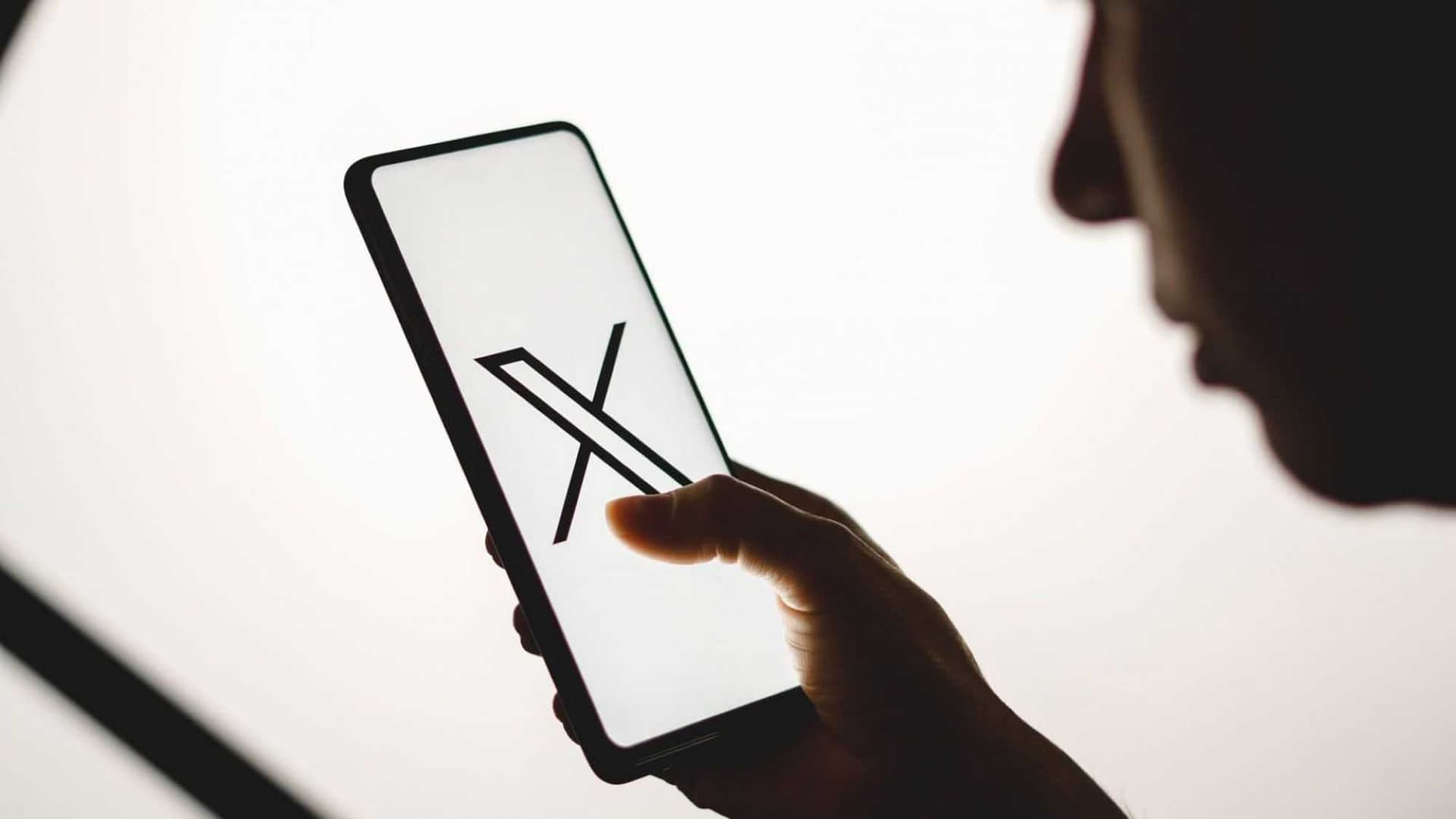 X/Twitter caiu? Rede social fica instável neste sábado