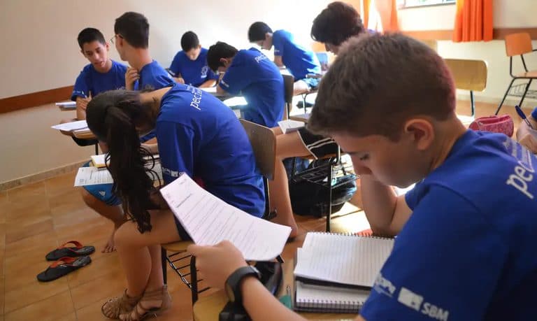 Olimpíada de Matemática entrega medalhas de ouro para 683 alunos de todo o país