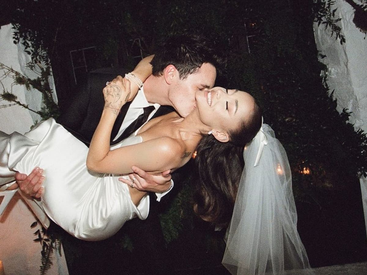 Ariana Grande endereça músicas a ex-marido no “Brigther Days Ahead”