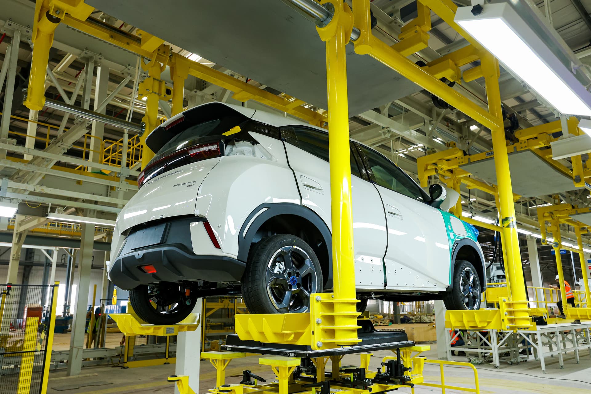 BYD inicia montagem de carros elétricos e híbridos no Brasil