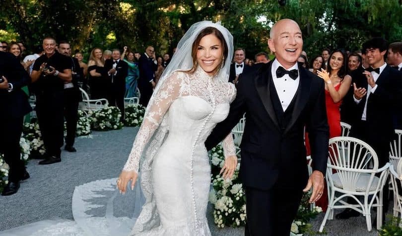 Jeff Bezos e Lauren Sánchez se casam sob protestos em Veneza; veja foto