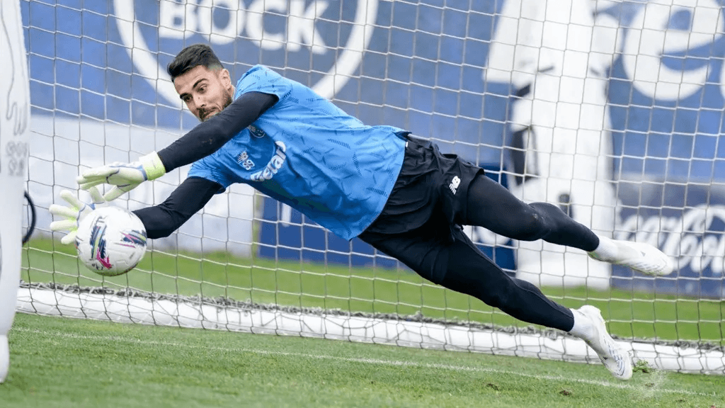 Goleiro do Porto e da Seleção Portuguesa sente desconforto e deixa treinamento mais cedo às vésperas de jogo contra Palmeiras