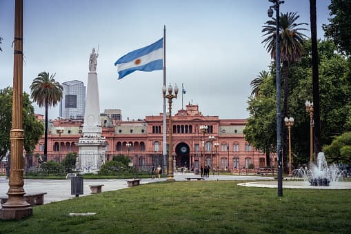 Seguro viagem passa a ser obrigatório para brasileiros na Argentina; entenda como funciona