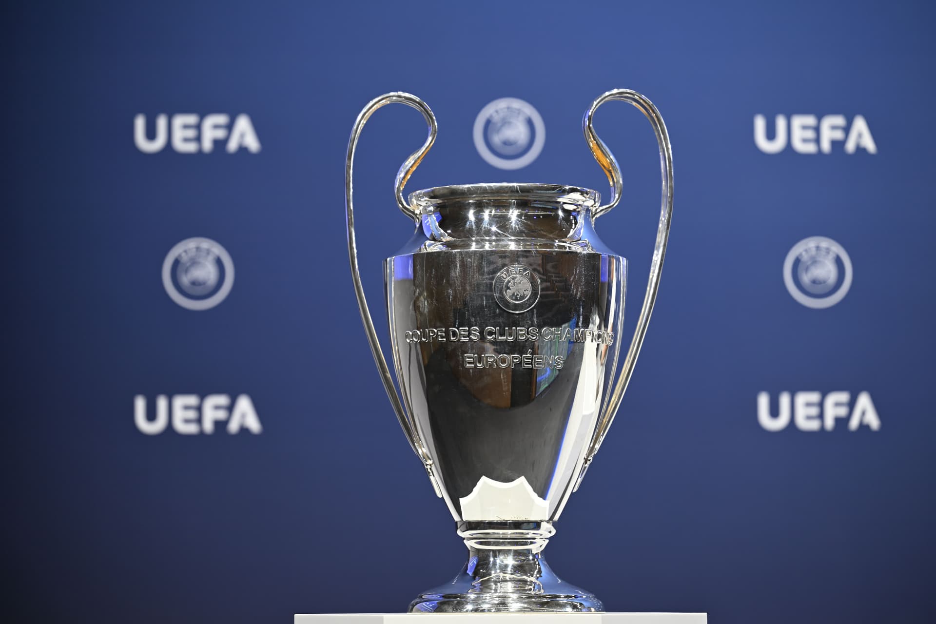 Sorteio da Champions League 25/26: horário, onde assistir e a divisão dos potes
