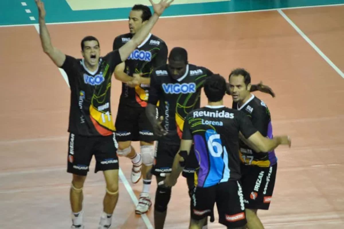 Superliga masculina define quartas e relembra zebras históricas